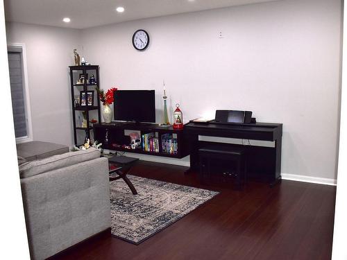 52 Gleave Terr, Milton, ON - Indoor Photo Showing Other Room