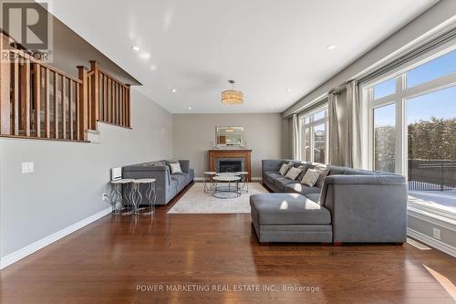 502 Strasbourg Street, Ottawa, ON - Indoor Photo Showing Living Room