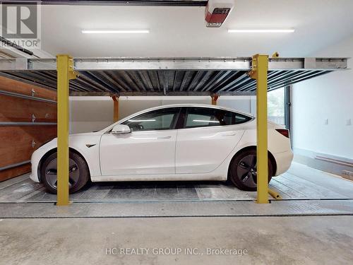 1336 Hillhurst Road, Oakville, ON - Indoor Photo Showing Garage