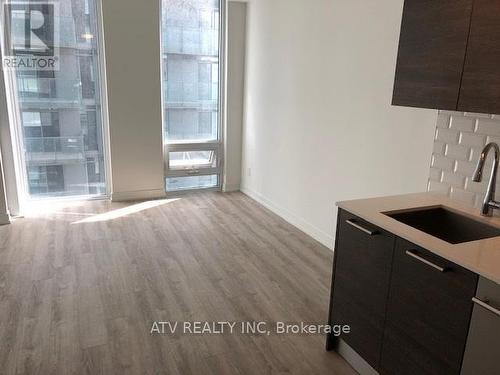 3205 - 28 Wellesley Street E, Toronto, ON - Indoor Photo Showing Kitchen