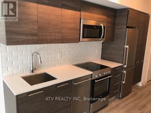 3205 - 28 Wellesley Street E, Toronto, ON - Indoor Photo Showing Kitchen With Upgraded Kitchen