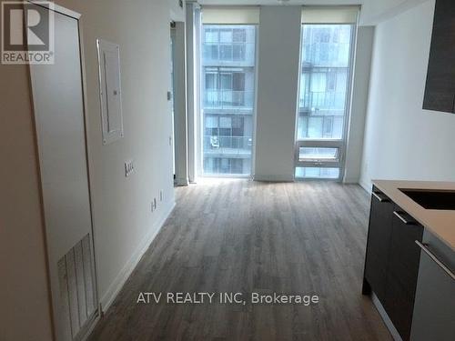 3205 - 28 Wellesley Street E, Toronto, ON - Indoor Photo Showing Kitchen