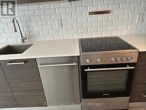 3205 - 28 Wellesley Street E, Toronto, ON - Indoor Photo Showing Kitchen