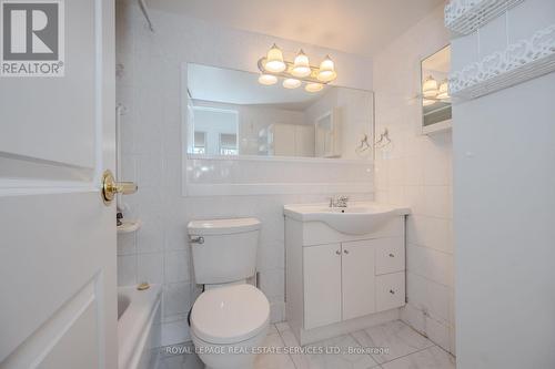 205 - 212 Kerr Street, Oakville, ON - Indoor Photo Showing Bathroom