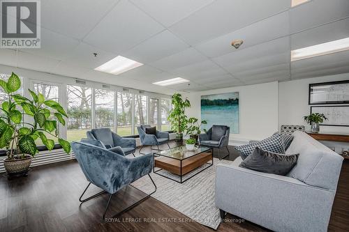 205 - 212 Kerr Street, Oakville, ON - Indoor