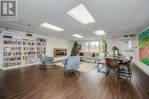 205 - 212 Kerr Street, Oakville, ON - Indoor