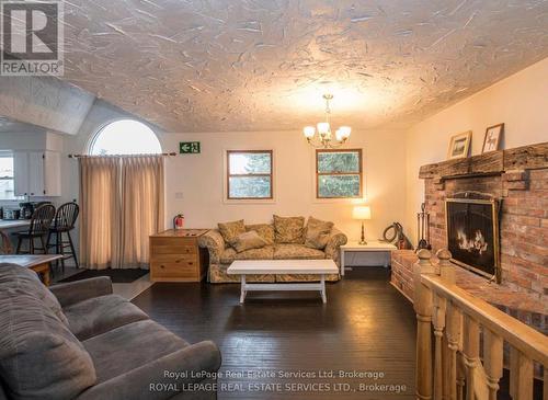 155 Settlers Way, Blue Mountains (Blue Mountain Resort Area), ON - Indoor Photo Showing Living Room With Fireplace