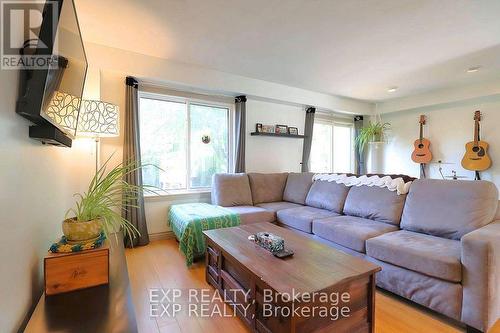 142 Royal Salisbury Way, Brampton, ON - Indoor Photo Showing Living Room