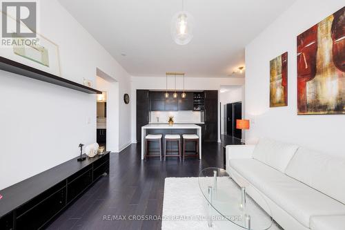 4509 - 1080 Bay Street, Toronto, ON - Indoor Photo Showing Living Room