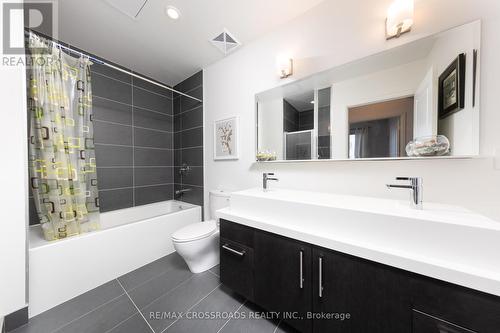 4509 - 1080 Bay Street, Toronto, ON - Indoor Photo Showing Bathroom