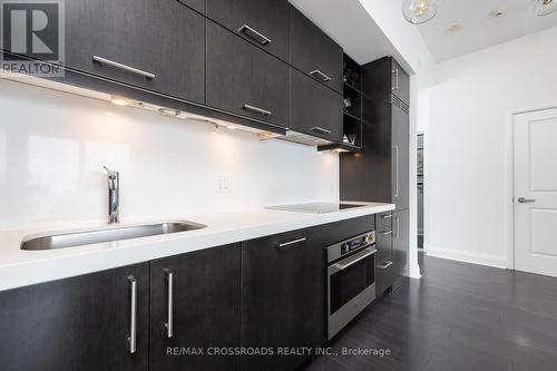 4509 - 1080 Bay Street, Toronto, ON - Indoor Photo Showing Kitchen