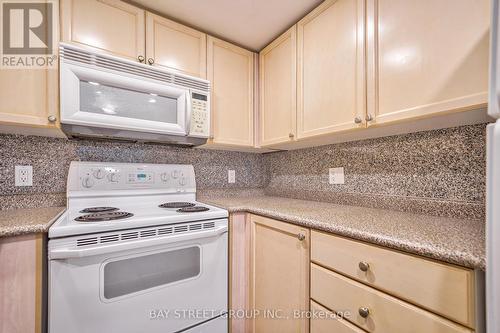 2016 - 8 Park Road, Toronto, ON - Indoor Photo Showing Kitchen