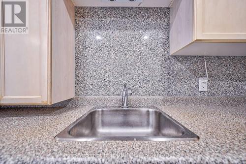 2016 - 8 Park Road, Toronto, ON - Indoor Photo Showing Kitchen