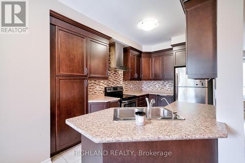 27 Poetry Drive, Vaughan, ON - Indoor Photo Showing Kitchen With Double Sink With Upgraded Kitchen