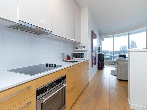 312B-456 Pandora Ave, Victoria, BC - Indoor Photo Showing Kitchen