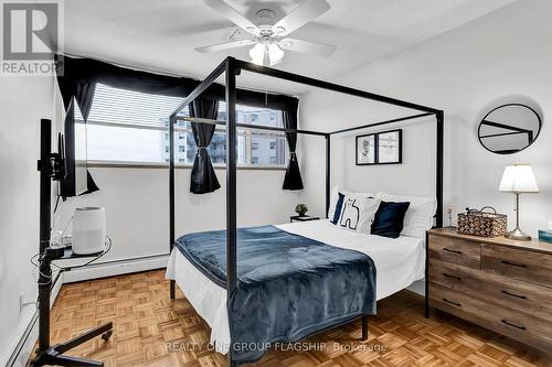 702 - 293 Mohawk Road E, Hamilton, ON - Indoor Photo Showing Bedroom