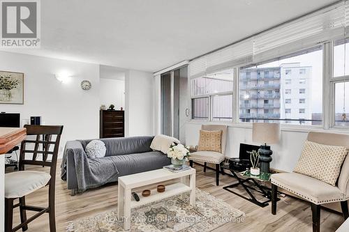 702 - 293 Mohawk Road E, Hamilton, ON - Indoor Photo Showing Living Room