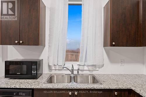 22 Mackenzie Street, Southgate, ON - Indoor Photo Showing Kitchen With Double Sink