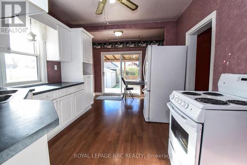 13 Elberta Street, St. Catharines (445 - Facer), ON - Indoor Photo Showing Kitchen