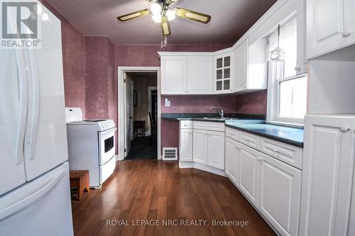 13 Elberta Street, St. Catharines (445 - Facer), ON - Indoor Photo Showing Kitchen