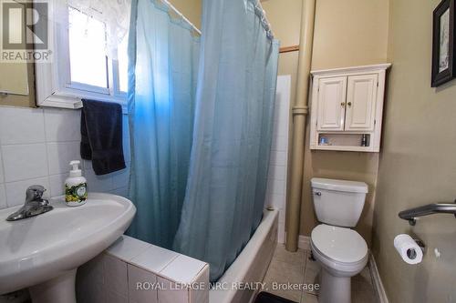 13 Elberta Street, St. Catharines (445 - Facer), ON - Indoor Photo Showing Bathroom