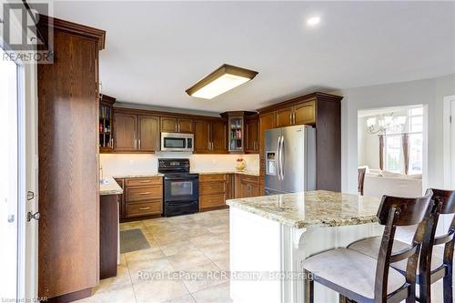 132 Schmidt Drive, Wellington North (Arthur), ON - Indoor Photo Showing Kitchen