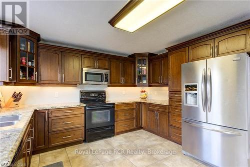 132 Schmidt Drive, Wellington North (Arthur), ON - Indoor Photo Showing Kitchen