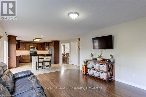 132 Schmidt Drive, Wellington North (Arthur), ON - Indoor Photo Showing Living Room