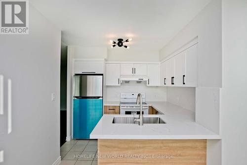 1611 - 68 Grangeway Avenue, Toronto, ON - Indoor Photo Showing Kitchen