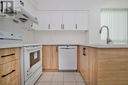 1611 - 68 Grangeway Avenue, Toronto, ON - Indoor Photo Showing Kitchen