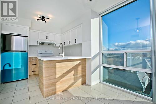 1611 - 68 Grangeway Avenue, Toronto, ON - Indoor Photo Showing Kitchen