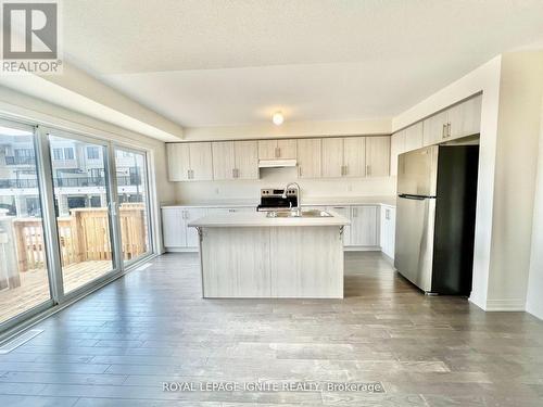 5 King George Way, Clarington, ON - Indoor Photo Showing Kitchen With Double Sink