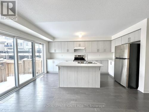 5 King George Way, Clarington, ON - Indoor Photo Showing Kitchen