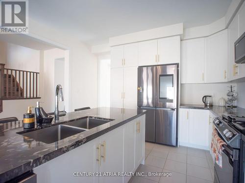 92 Church Street, Georgina, ON - Indoor Photo Showing Kitchen With Double Sink With Upgraded Kitchen