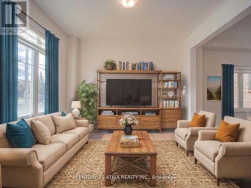 92 Church Street, Georgina, ON - Indoor Photo Showing Living Room