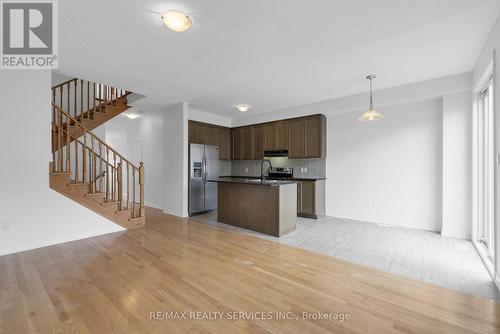 19 Sky Harbour Drive, Brampton, ON - Indoor Photo Showing Kitchen