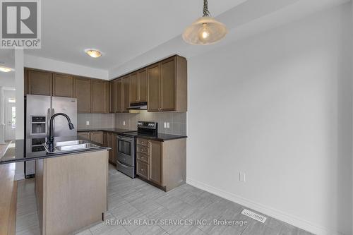 19 Sky Harbour Drive, Brampton, ON - Indoor Photo Showing Kitchen