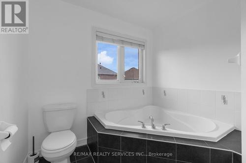 19 Sky Harbour Drive, Brampton, ON - Indoor Photo Showing Bathroom