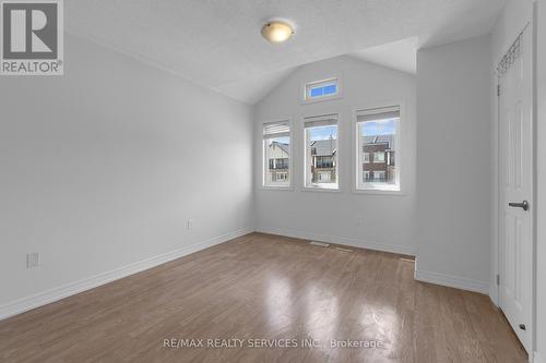 19 Sky Harbour Drive, Brampton, ON - Indoor Photo Showing Other Room