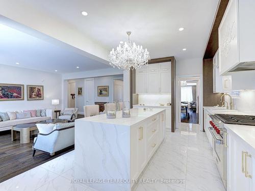 590 Hancock Way, Mississauga, ON - Indoor Photo Showing Kitchen