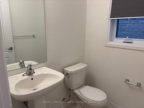 235 Port Cres, Welland, ON - Indoor Photo Showing Bathroom