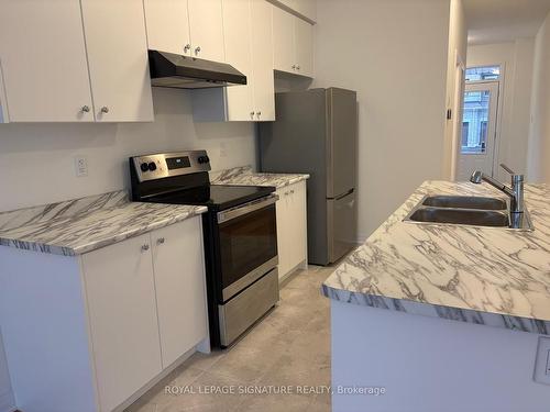 235 Port Cres, Welland, ON - Indoor Photo Showing Kitchen With Double Sink