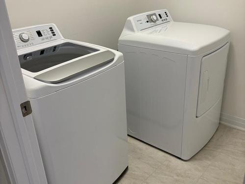 235 Port Cres, Welland, ON - Indoor Photo Showing Laundry Room