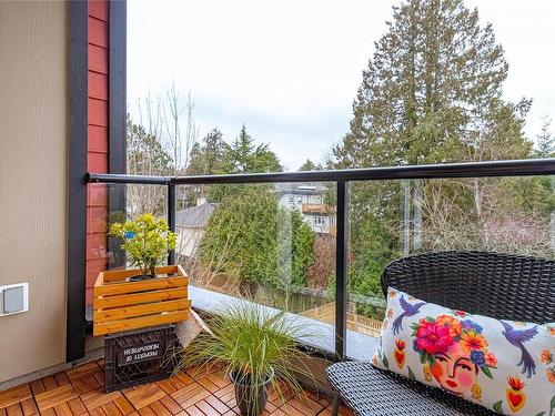 301-76 Gorge Rd West, Saanich, BC - Outdoor With Balcony