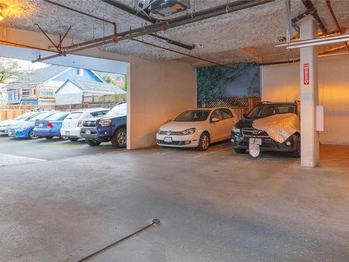 301-76 Gorge Rd West, Saanich, BC - Indoor Photo Showing Garage