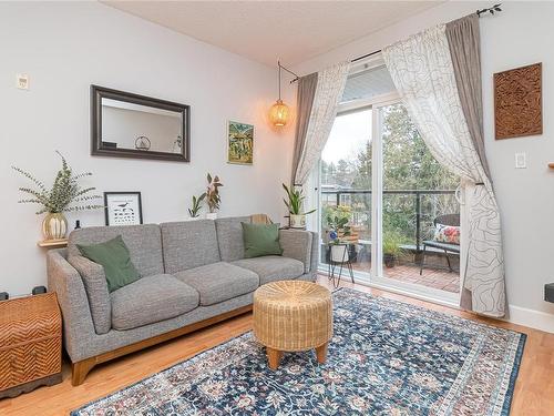 301-76 Gorge Rd West, Saanich, BC - Indoor Photo Showing Living Room