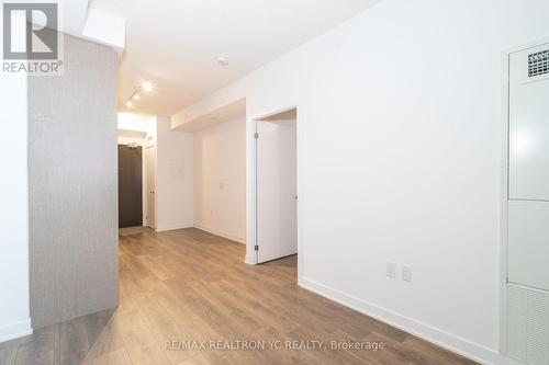 701 - 60 Honeycrisp Crescent S, Vaughan, ON - Indoor Photo Showing Other Room