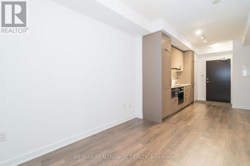 701 - 60 Honeycrisp Crescent S, Vaughan, ON - Indoor Photo Showing Other Room