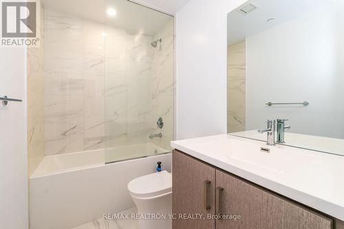 701 - 60 Honeycrisp Crescent S, Vaughan, ON - Indoor Photo Showing Bathroom