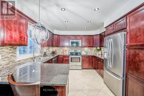 179 Ecclestone Drive, Brampton, ON - Indoor Photo Showing Kitchen With Stainless Steel Kitchen With Double Sink With Upgraded Kitchen